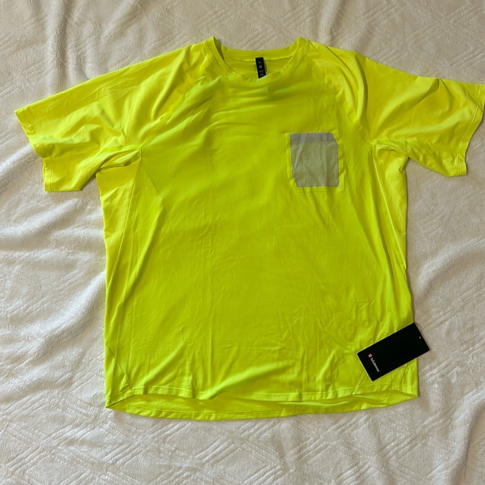 Lululemon XXL ventilated hiking short Sleeve
